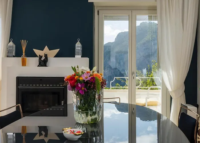 Roberhouse Tragara 37